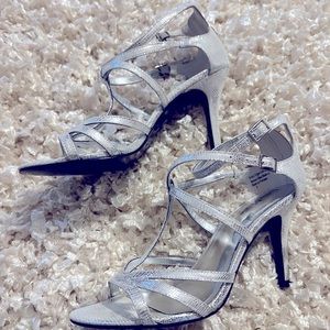 Silver 2 inch dress shoe.